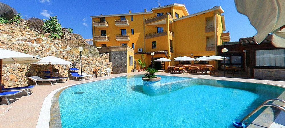Hotel Le Palme SantʼAnna Arresi Extérieur photo