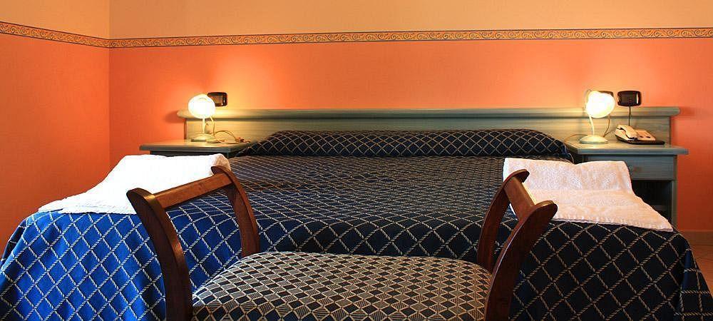 Hotel Le Palme SantʼAnna Arresi Extérieur photo