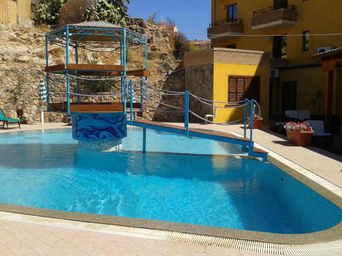 Hotel Le Palme SantʼAnna Arresi Extérieur photo