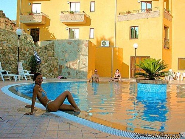 Hotel Le Palme SantʼAnna Arresi Extérieur photo
