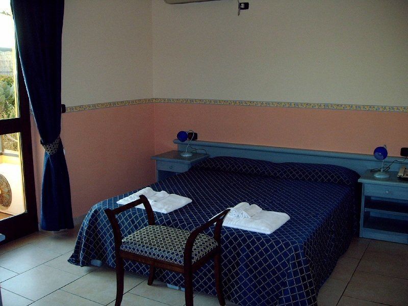 Hotel Le Palme SantʼAnna Arresi Extérieur photo