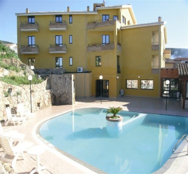 Hotel Le Palme SantʼAnna Arresi Extérieur photo