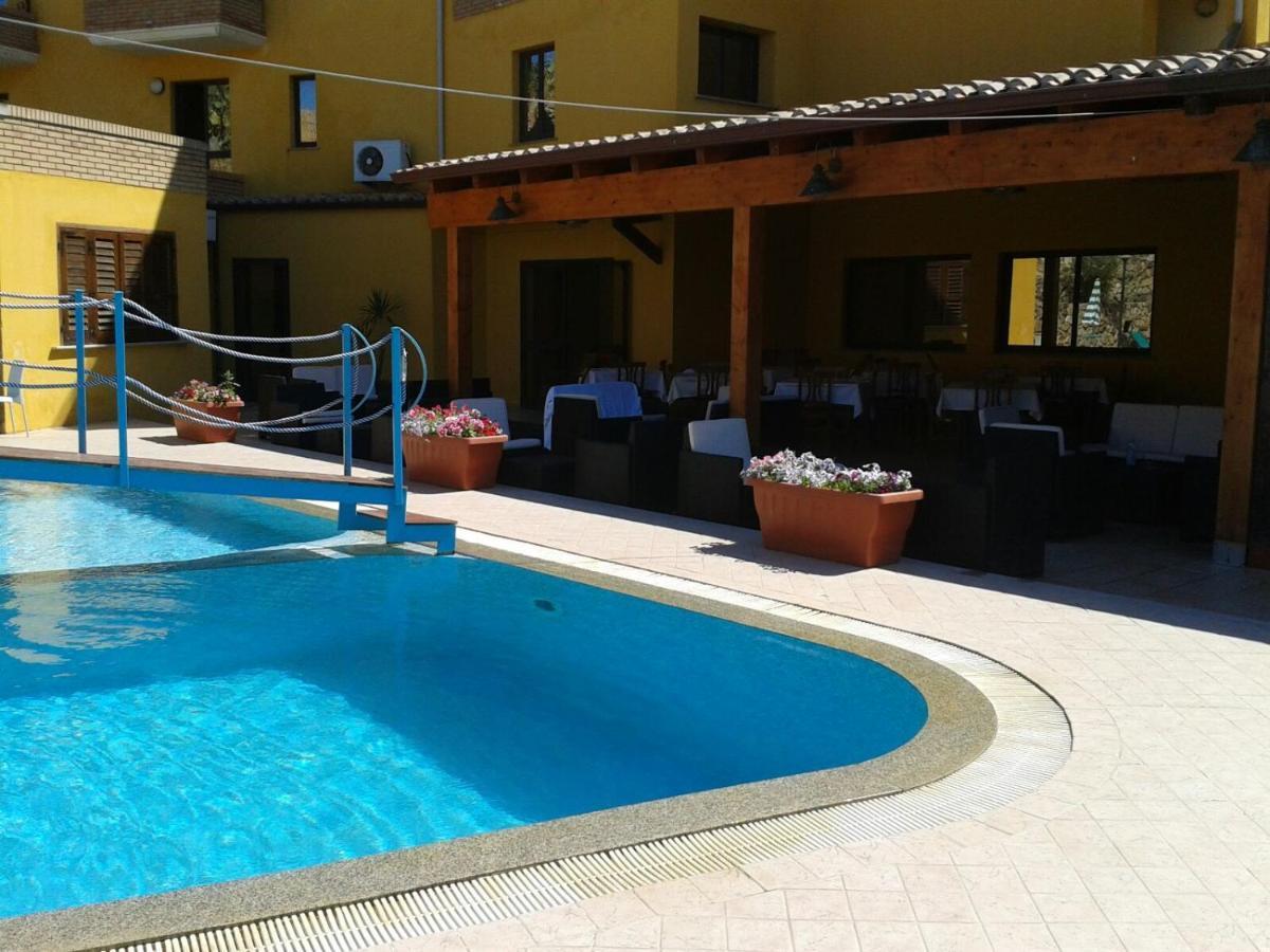 Hotel Le Palme SantʼAnna Arresi Extérieur photo